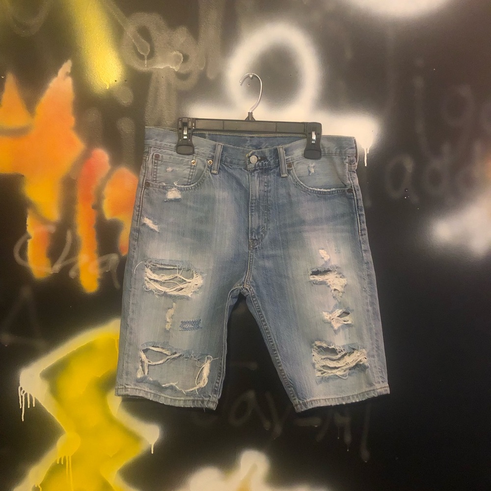511 Levi’s Jeans Distressed Cutoff  Size 32
